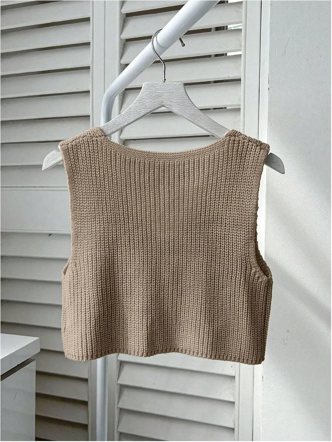 SweatyRocks Women's Button Front Sweater Vest Split V Neck Sleeveless Crop Knit Tops