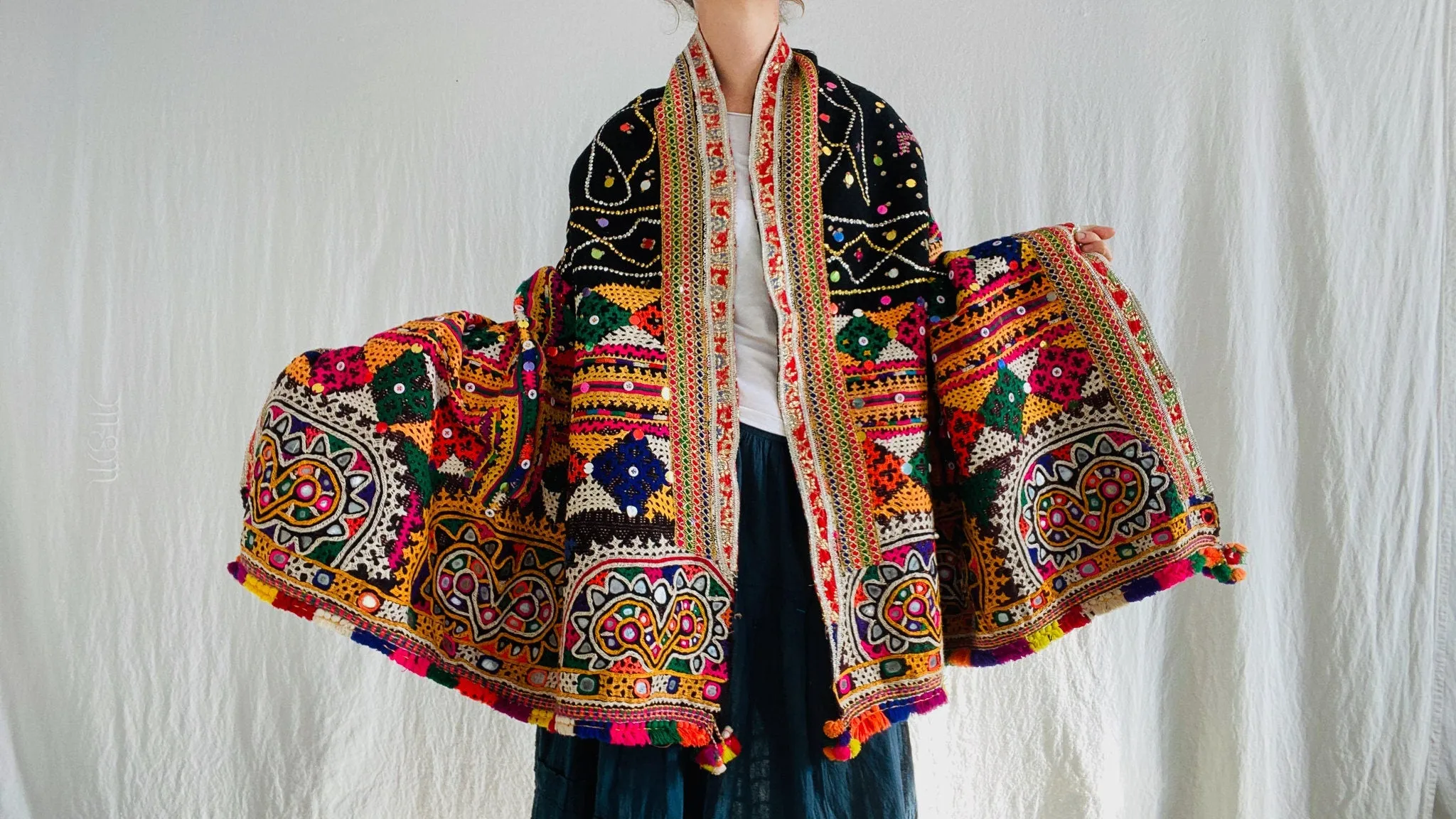 Vintage Rabari Wool Shawl & Throw. Mirror work. Embroidered 0186
