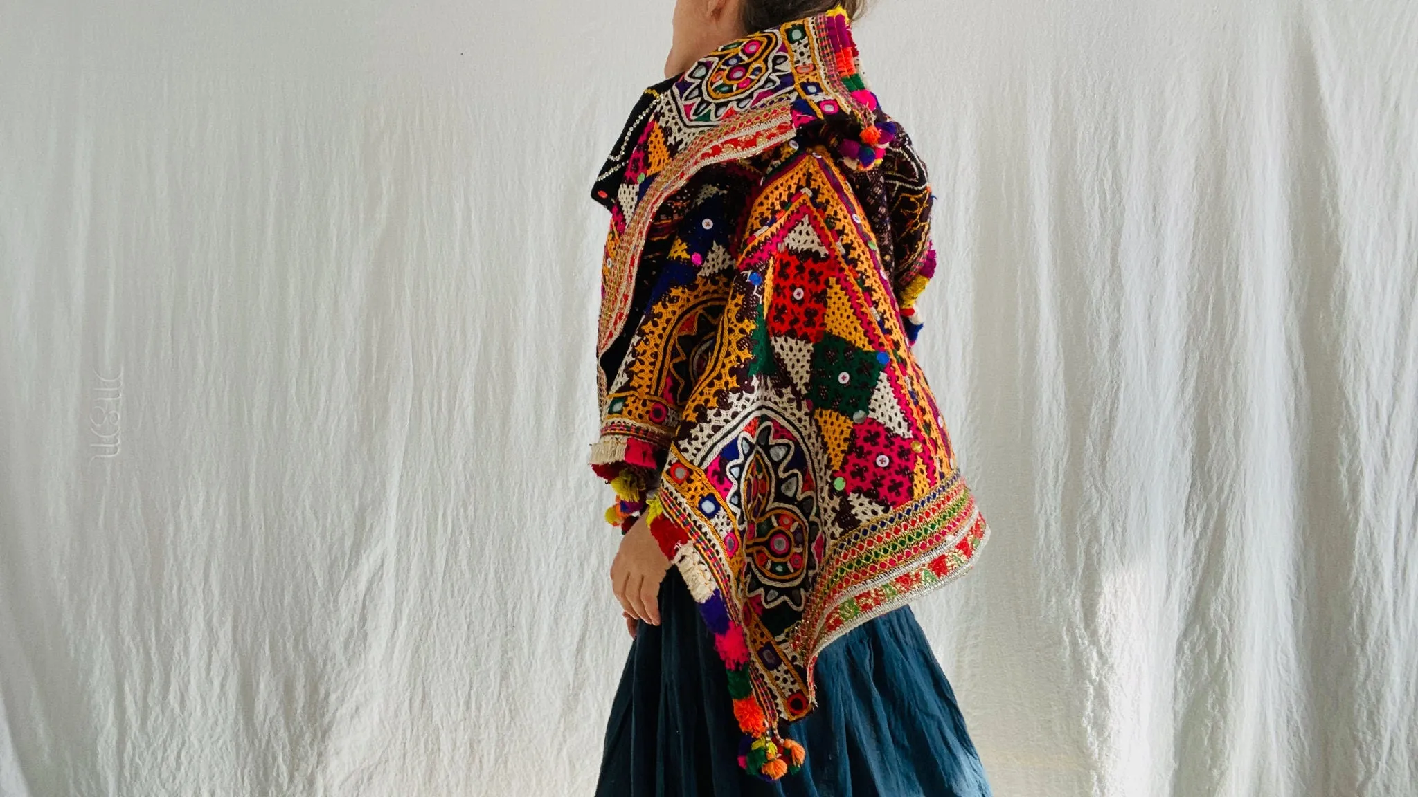 Vintage Rabari Wool Shawl & Throw. Mirror work. Embroidered 0186